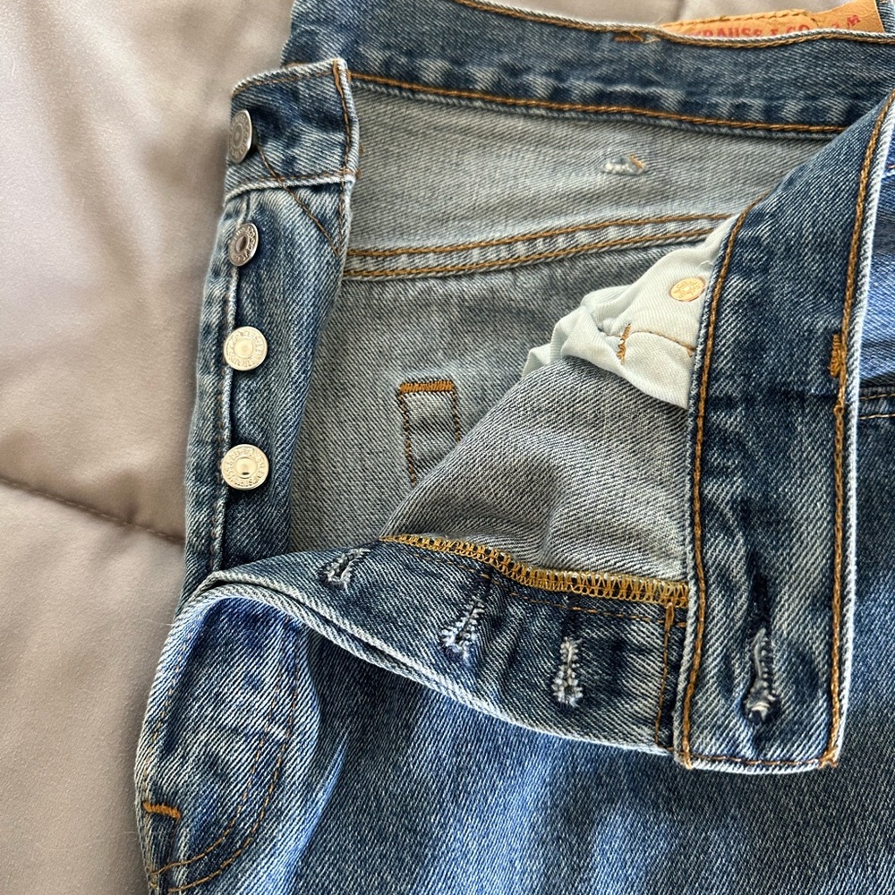 Levi's Blue Straight Jeans Classic Style - Picture 3 of 3